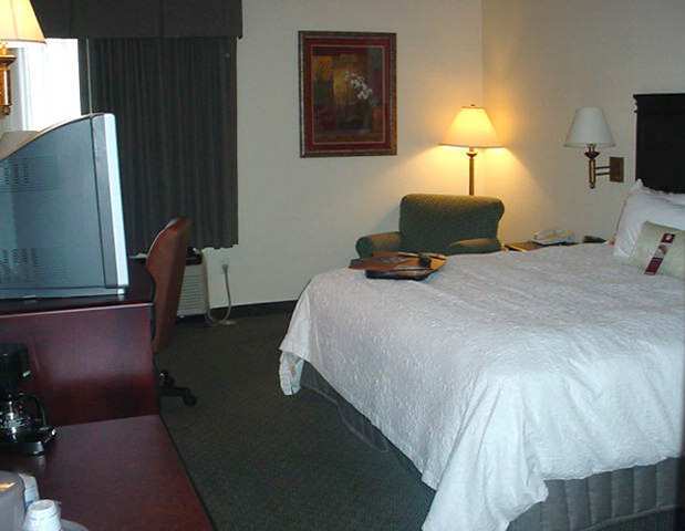 Hampton Inn Kansas City Blue Springs Habitación foto